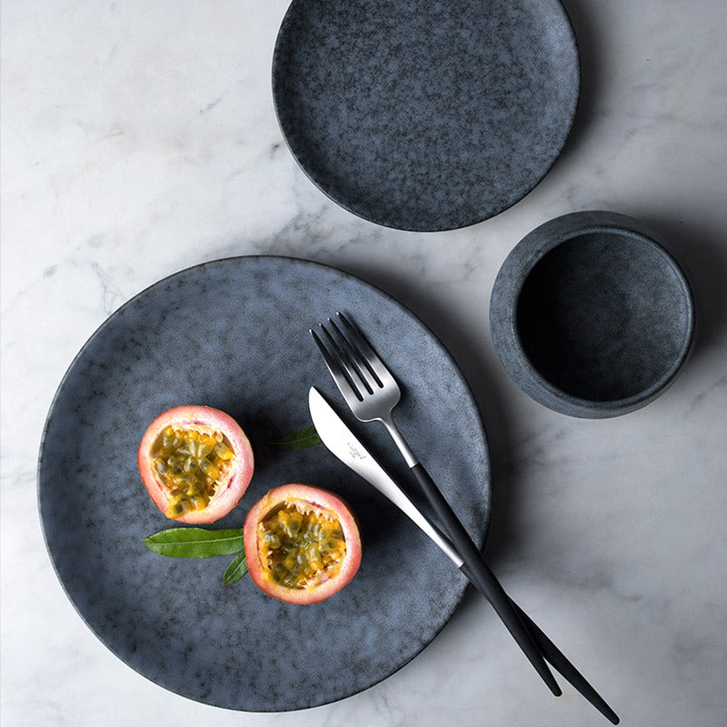 European Retro-Style Ceramic Round Dinner Plate – Flat Color-Glazed Porcelain Tableware