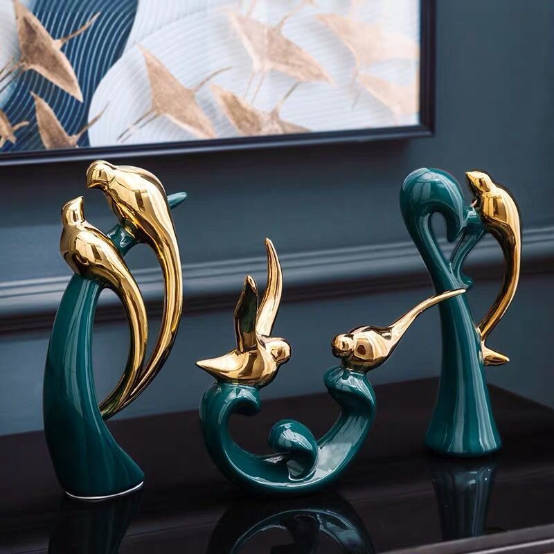 Simple and luxurious ornaments