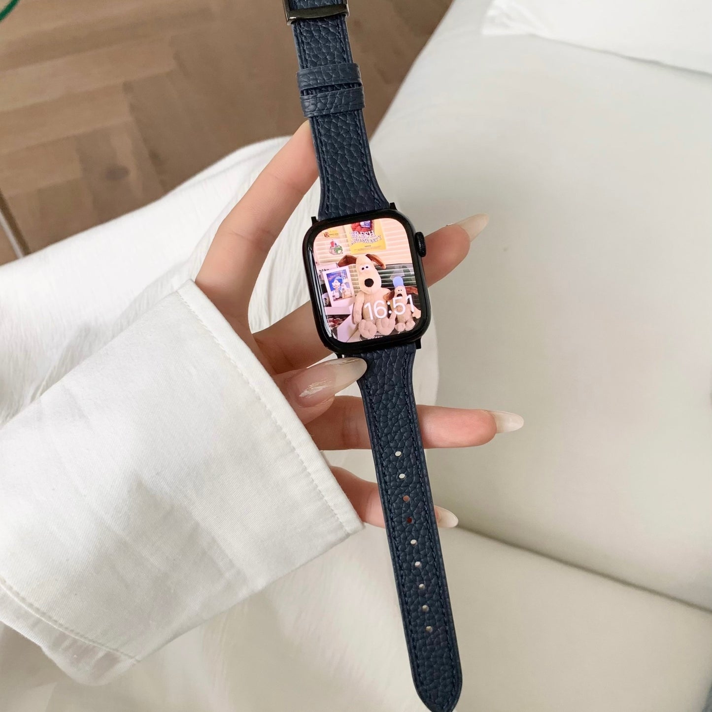 Square Buckle Lychee Leather Apple Watch Strap – Slim Fit & Stylish Upgrade