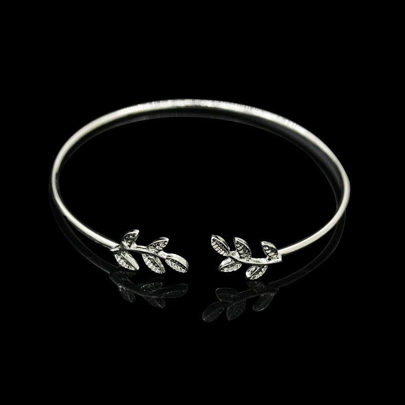 Hot Sale Leaf Bracelet – Elegant Electroplated Alloy Design