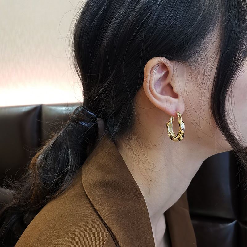 Elegant Statement Earrings – Timeless Sparkle for Every Occasion
Add a touch of sophistication to your look with these Elegant Statement Earrings from Odyssey.