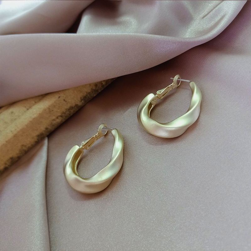Elegant Statement Earrings – Timeless Sparkle for Every Occasion
Add a touch of sophistication to your look with these Elegant Statement Earrings from Odyssey.