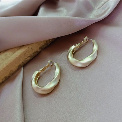 Elegant Statement Earrings – Timeless Sparkle for Every Occasion
Add a touch of sophistication to your look with these Elegant Statement Earrings from Odyssey.