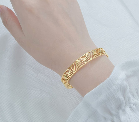 Women's Titanium Steel Hollow Leaf Bracelet