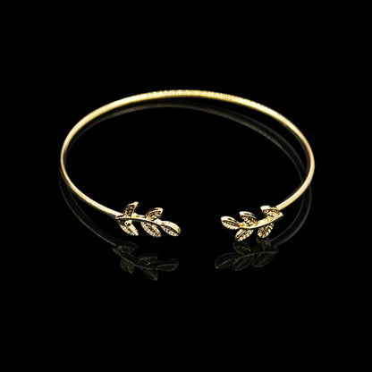 Hot Sale Leaf Bracelet – Elegant Electroplated Alloy Design