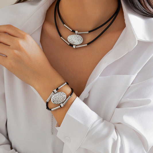 Simple Double-layer Elbow Necklace Retro Ethnic Relief Short Pendant Necklace Necklace For Women